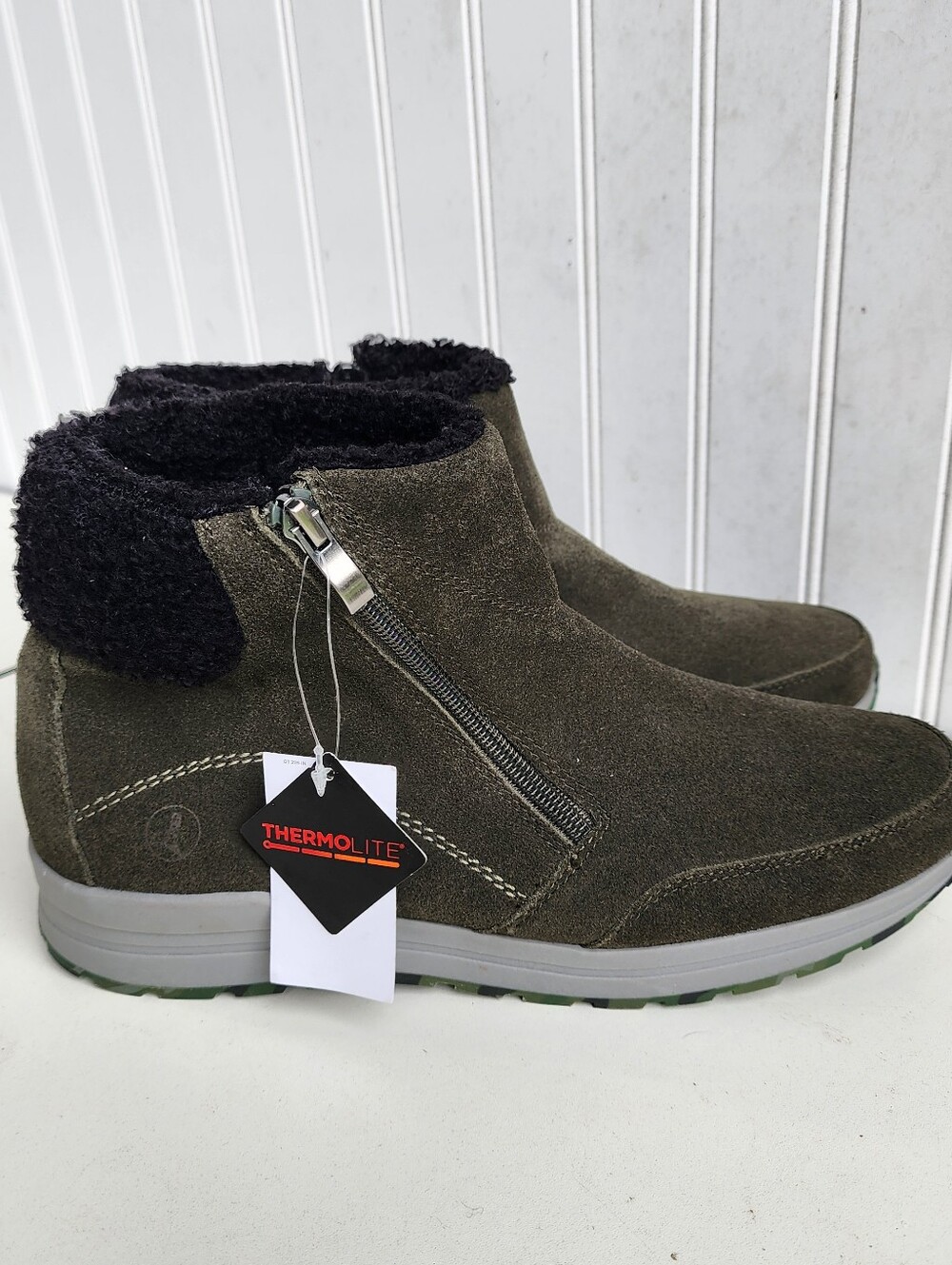 NWT Lands End Women's Insulated Snow Boots Olive Green Suede and Faux Fur zip 10